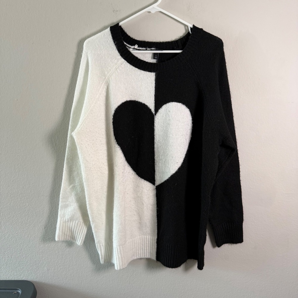 Torrid Womens Black White Split Heart Intarsia Knit Raglan Sweater Size 1 Plus